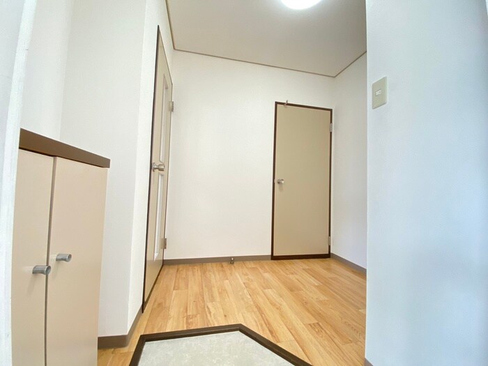 物件内観写真10　(玄関)