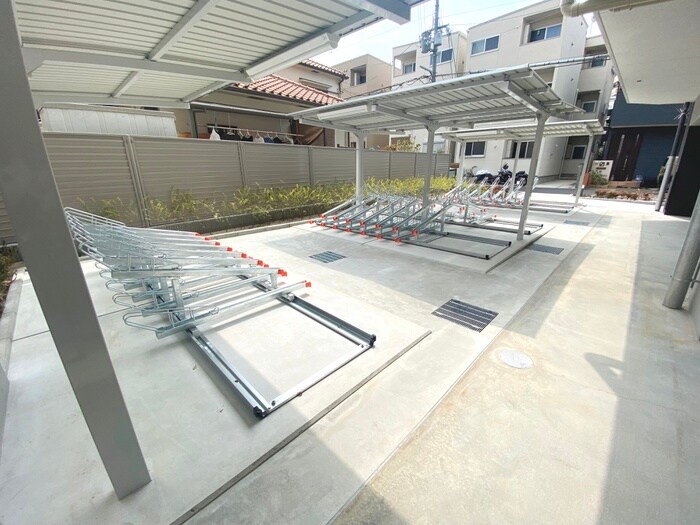 物件外観写真4　(駐輪場)