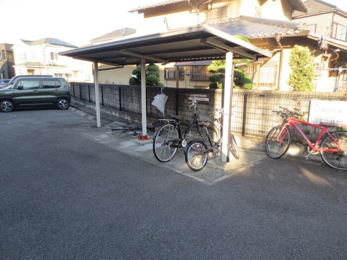 物件外観写真3　(駐輪場)