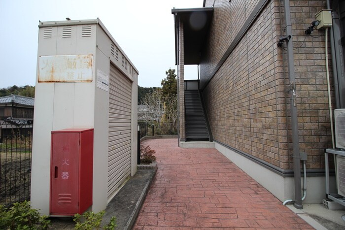 物件外観写真5　(エントランス部分)