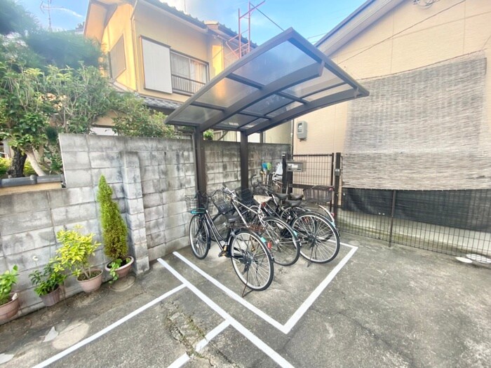 物件外観写真4　(駐輪場)