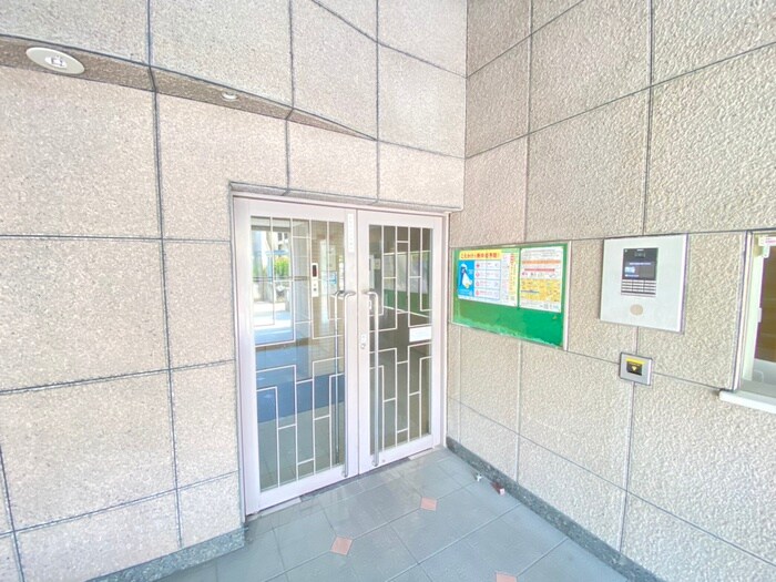 物件外観写真2　(エントランス部分)