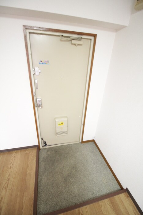 物件内観写真7　(玄関)