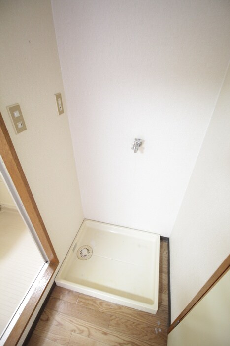 物件内観写真12　(洗濯機置場)