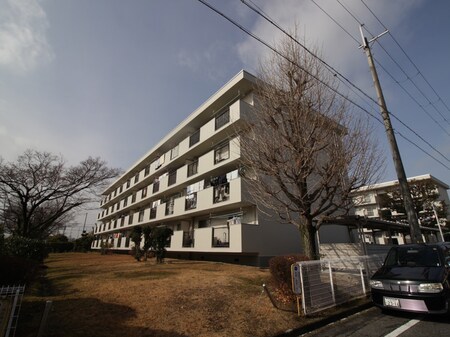 枚方東山住宅　６号棟　（203）外観写真