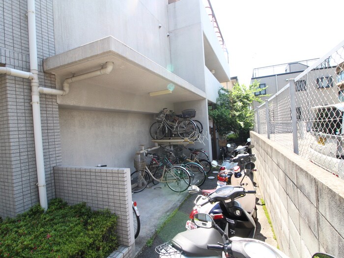 物件外観写真4　(駐輪場)