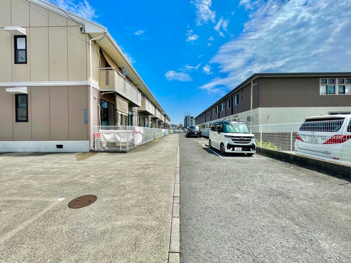 物件外観写真3　(駐車場)