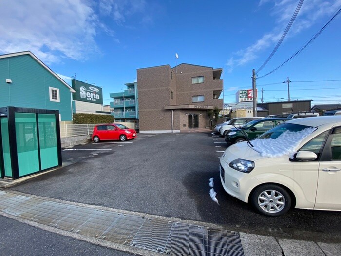 物件外観写真2　(駐車場)