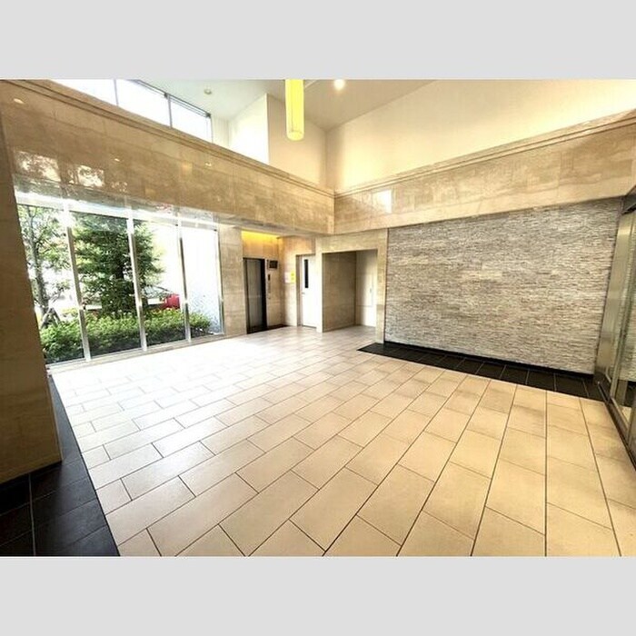 物件外観写真4　(エントランス部分)