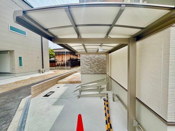 物件外観写真3　(駐輪場)