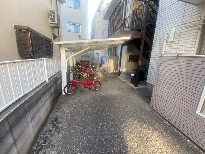 物件外観写真4　(駐輪場)