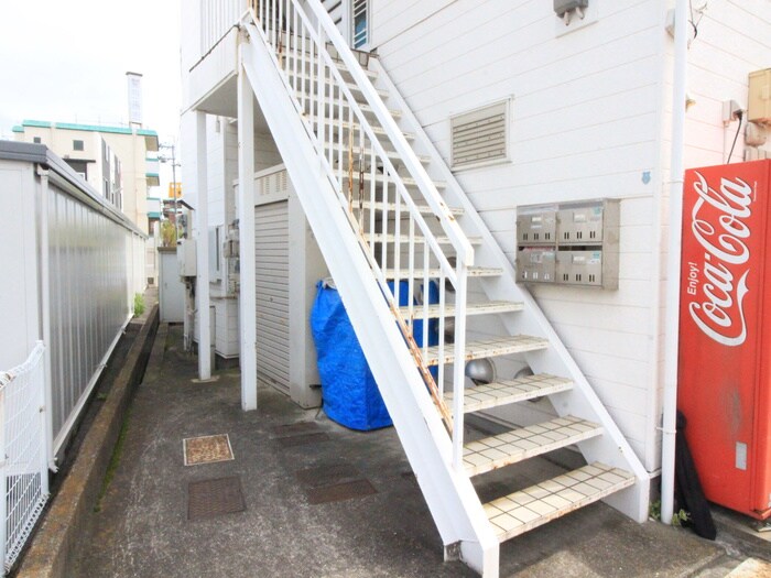 物件外観写真2　(エントランス部分)