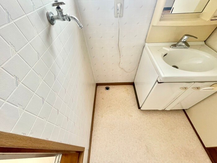 物件内観写真12　(洗濯機置場)