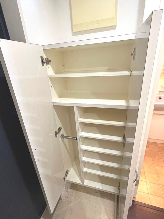 物件内観写真18　(靴箱)