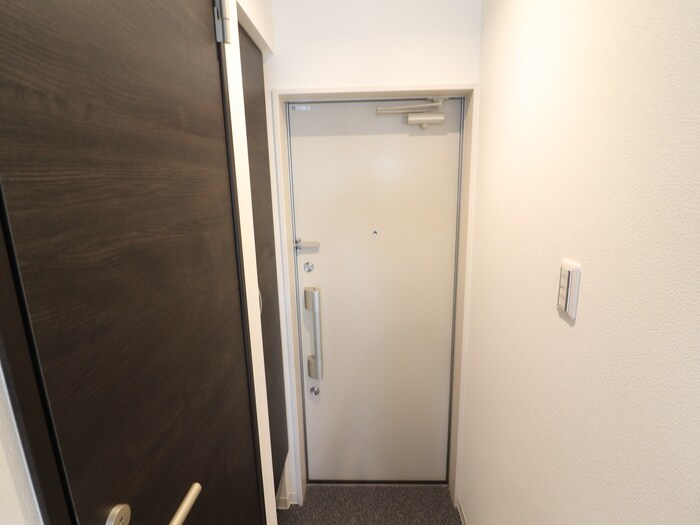 物件内観写真11　(玄関)