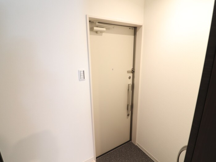 物件内観写真11　(玄関)
