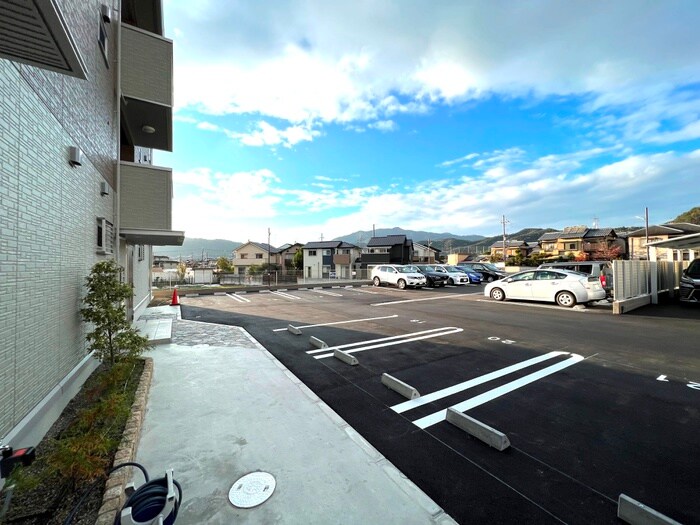物件外観写真4　(駐車場)