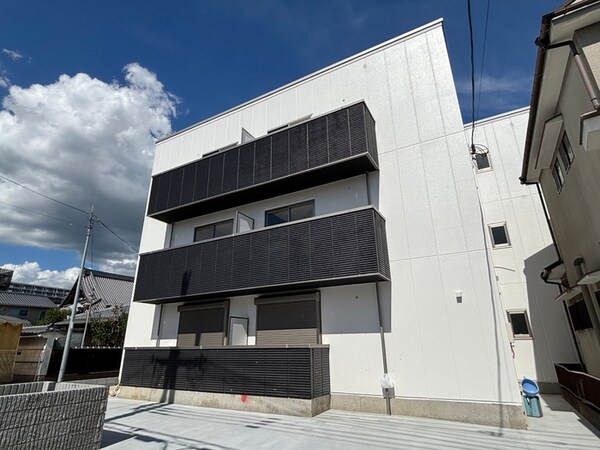 建築中