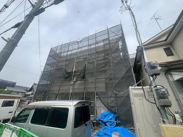 建築中