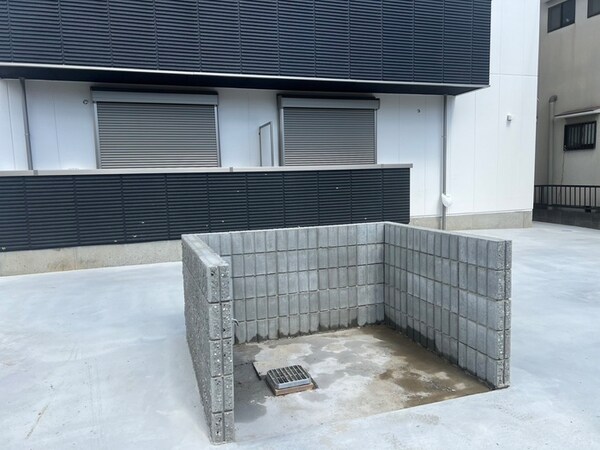 建築中