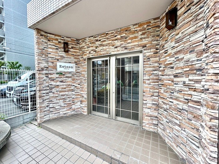 物件外観写真2　(エントランス部分)