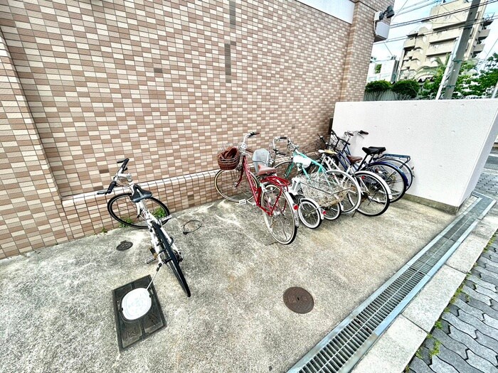 物件外観写真3　(駐輪場)