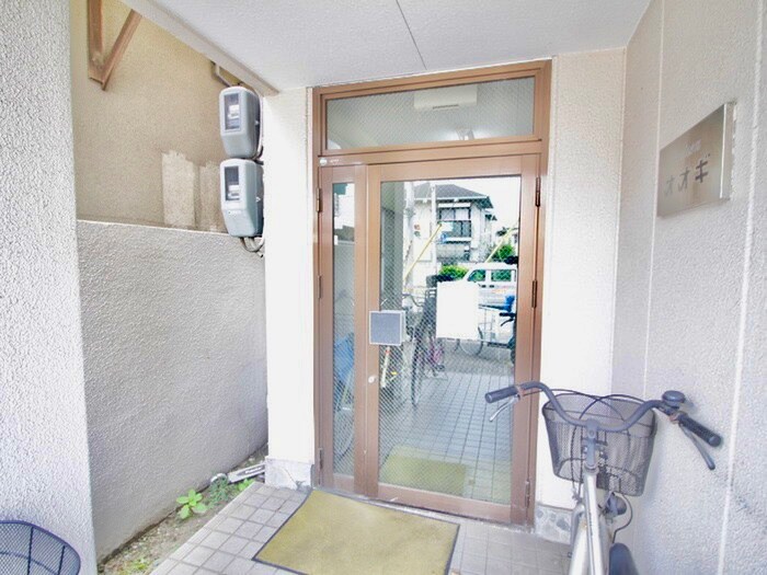 物件外観写真4　(エントランス部分)