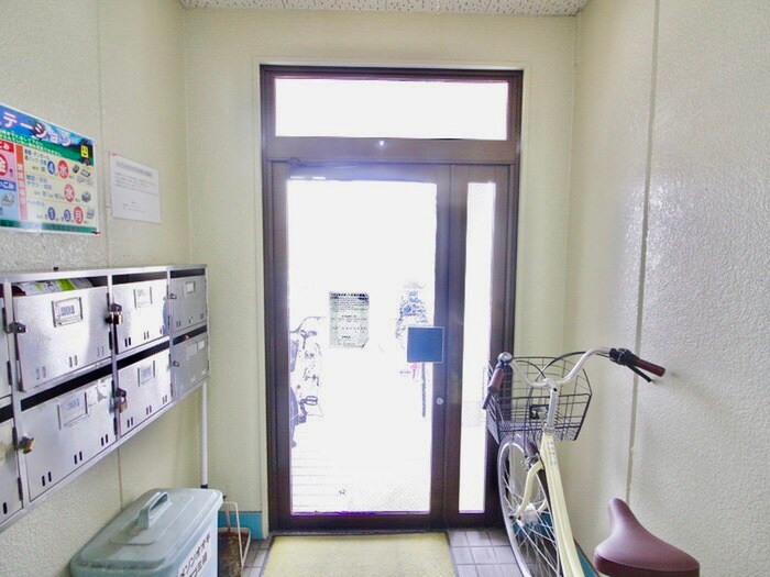 物件外観写真5　(エントランス部分)