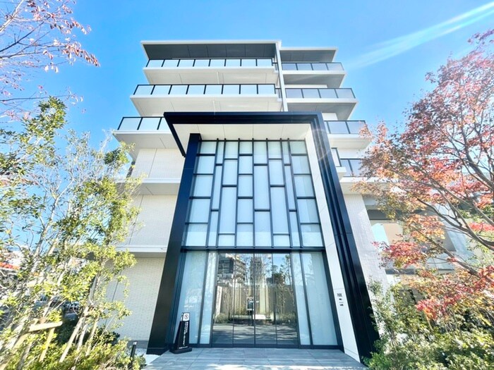 物件外観写真2　(エントランス部分)