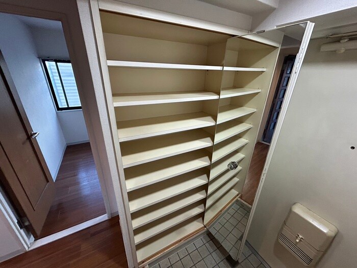 物件内観写真18　(靴箱)