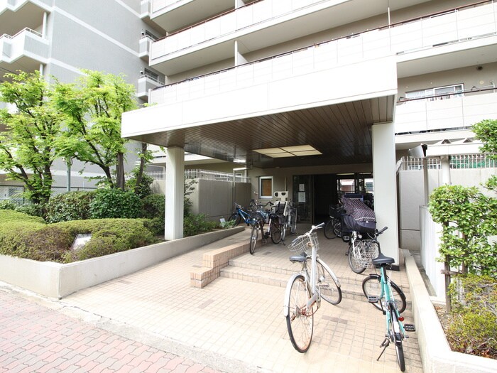 物件外観写真2　(エントランス部分)