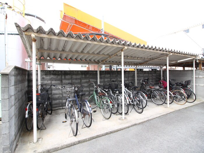 物件外観写真3　(駐輪場)