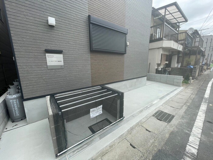 物件外観写真5　(エントランス部分)