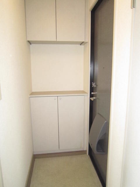 物件内観写真13　(玄関)