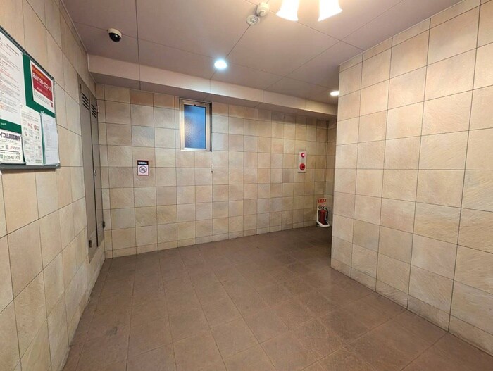 物件外観写真5　(エントランス部分)