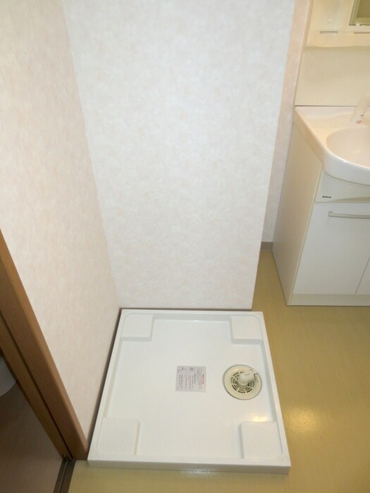 物件内観写真12　(洗濯機置場)