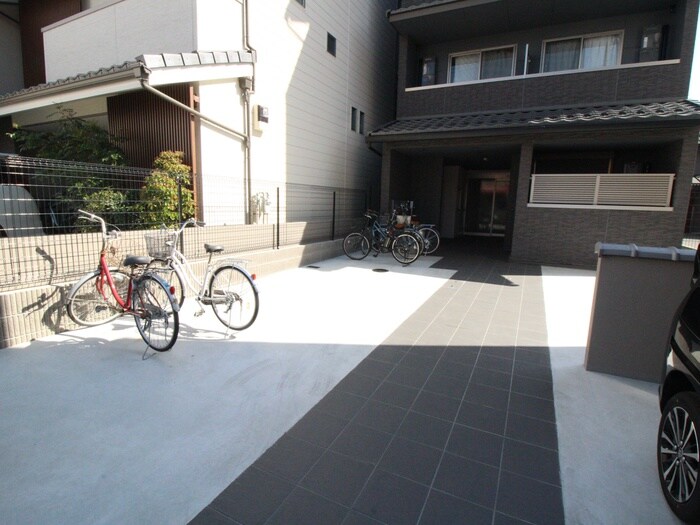 物件外観写真2　(駐輪場)