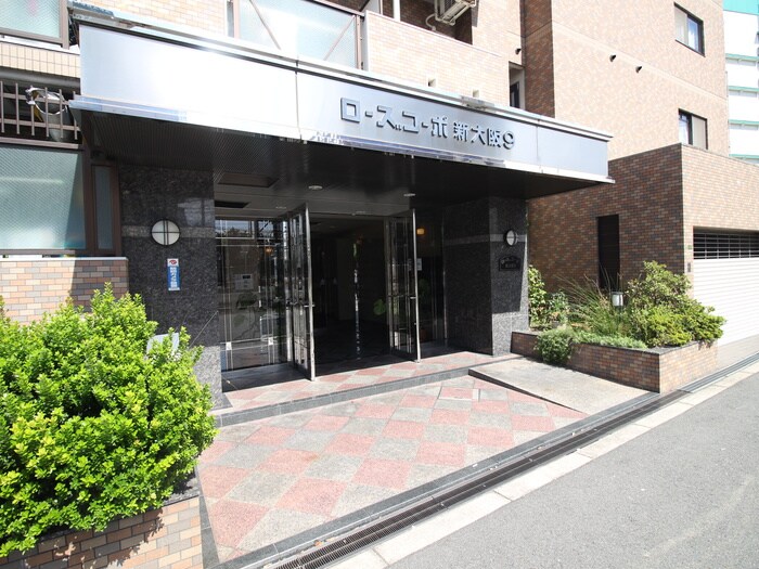 物件外観写真2　(エントランス部分)