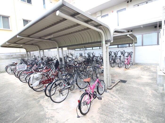 物件外観写真3　(駐輪場)