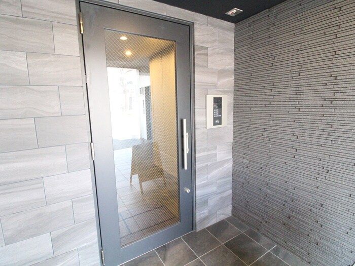 物件外観写真5　(エントランス部分)