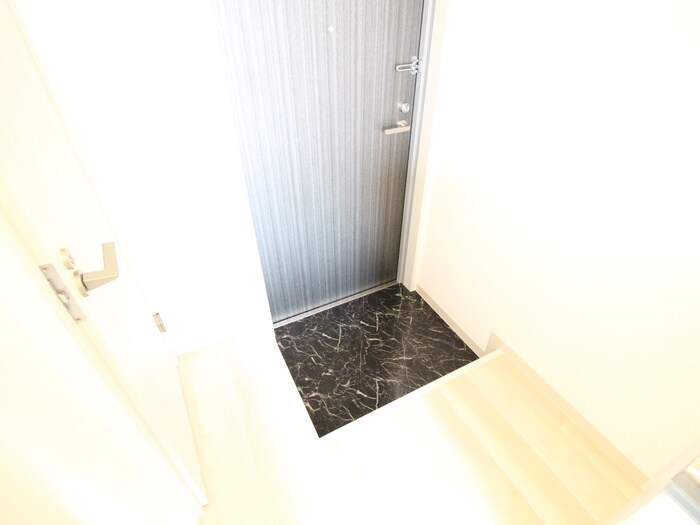 物件内観写真16　(玄関)