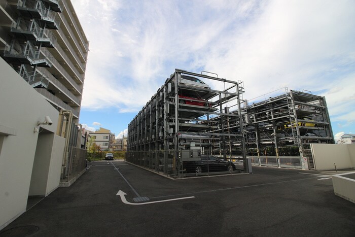 物件外観写真3　(駐車場)