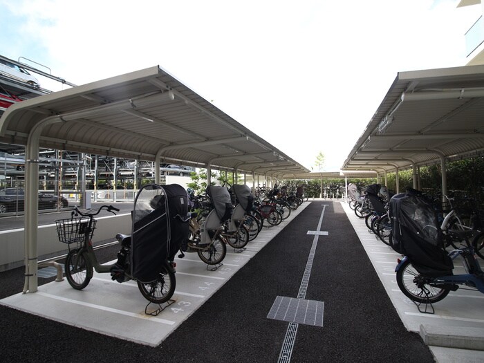 物件外観写真4　(駐輪場)