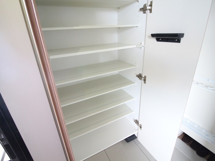 物件内観写真17　(靴箱)