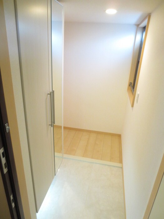 物件内観写真7　(玄関)