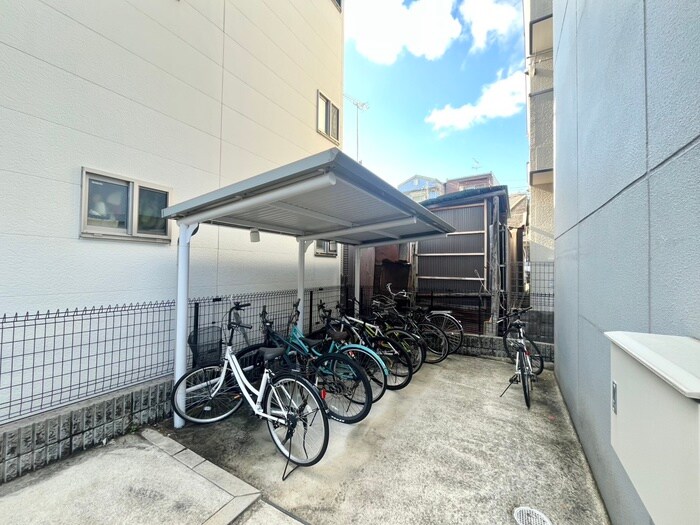物件外観写真5　(駐輪場)