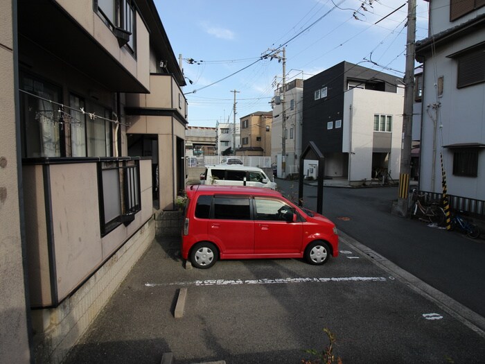 物件外観写真6　(駐車場)