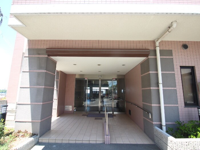 物件外観写真4　(エントランス部分)