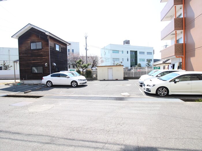 物件外観写真6　(駐車場)