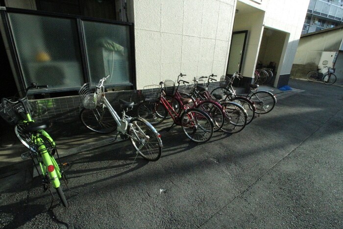 物件外観写真5　(駐輪場)